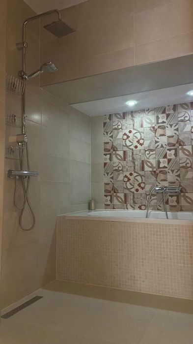 Дава се под наем Тристаен апартамент в Варна, м-т Евксиноград - 120 кв.м за 1250 € - Снимка #2