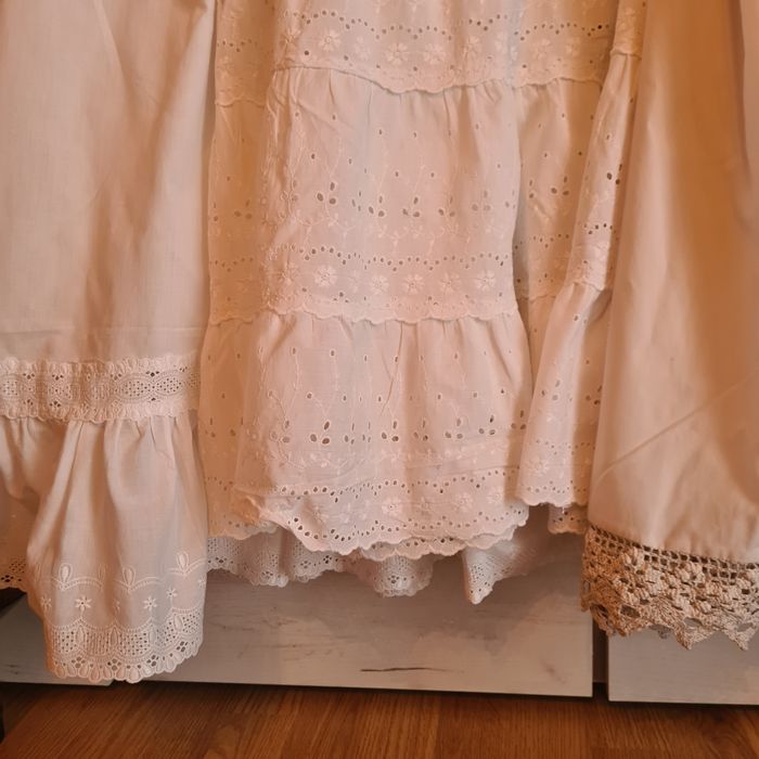 Vand poale pentru costum național