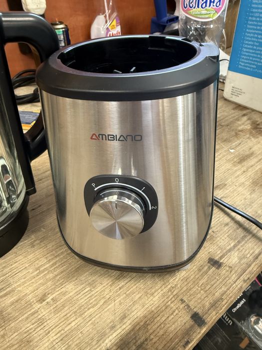 Блендер със стъклена кана