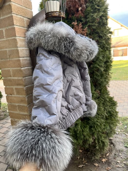 Vând geaca cu blana naturala vulpe argintie marimea S
