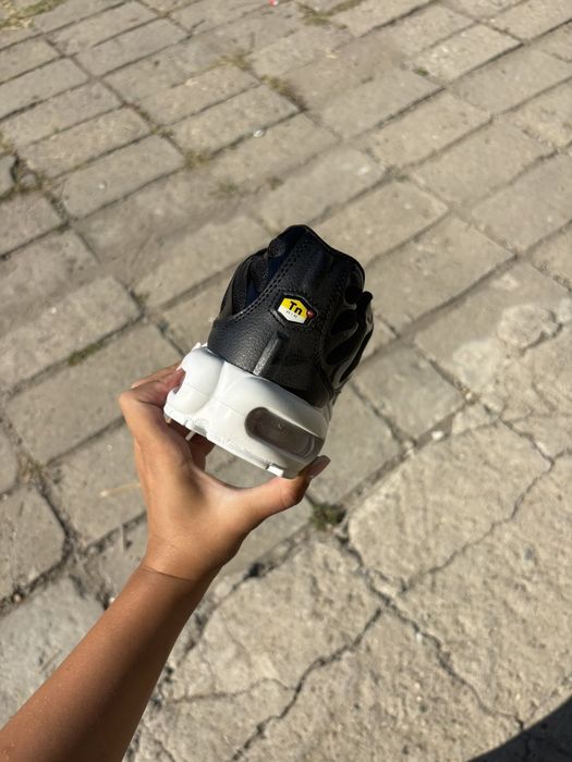 Nike Tn black and white