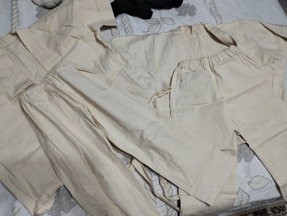 Продаю кимоно для карате, борьбы и.т.д