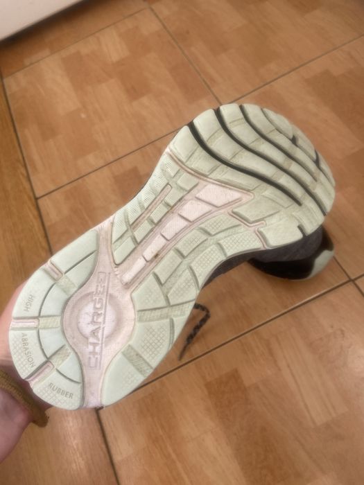 Adidasi under armour