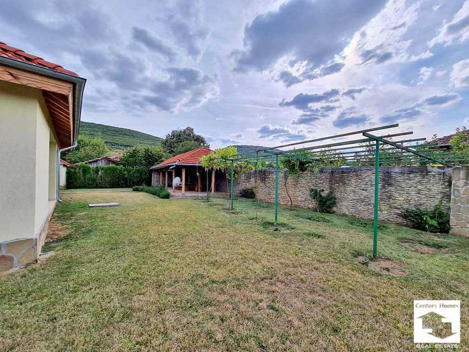 Продава се Къща в с. Шемшево, Област Велико Търново - 250 кв.м за 2240 €/кв.м - Снимка #21