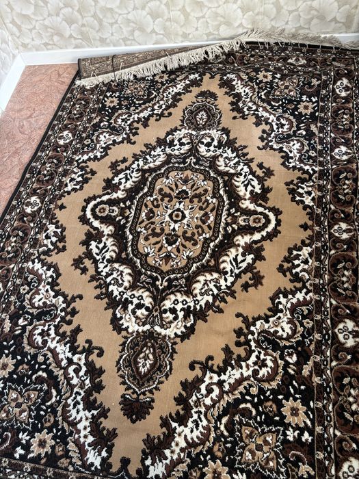 Продам палас коричневый