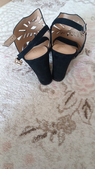 Дамски сандали .