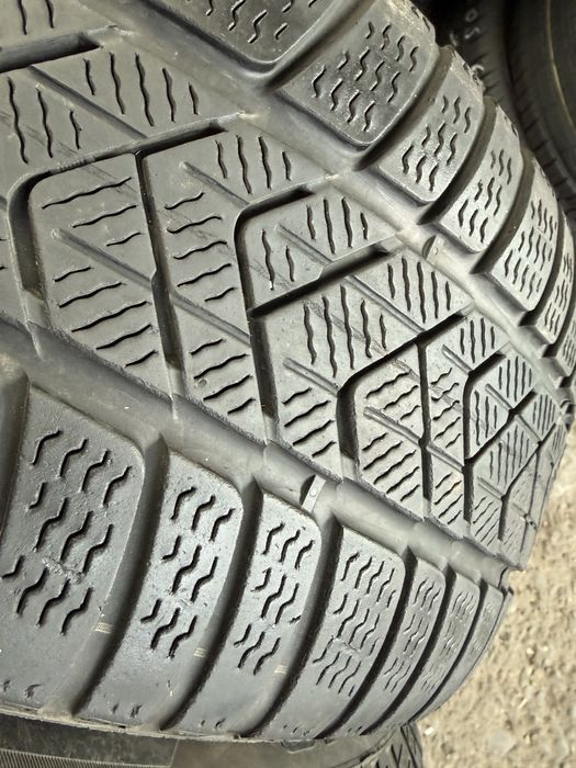 4x Anvelope iarna 245/45 R18 - Pirelli  Sotto Zero 3 Winter