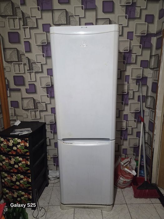 комбиниран хладилник с фризер Indesit BAAN 13 V