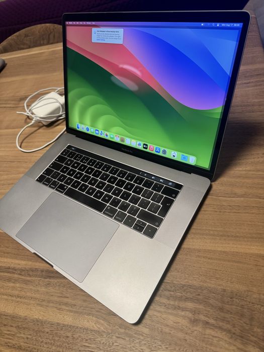 Macbook Pro 15” 2018 i7 16 GB RAM SSD 512 GB