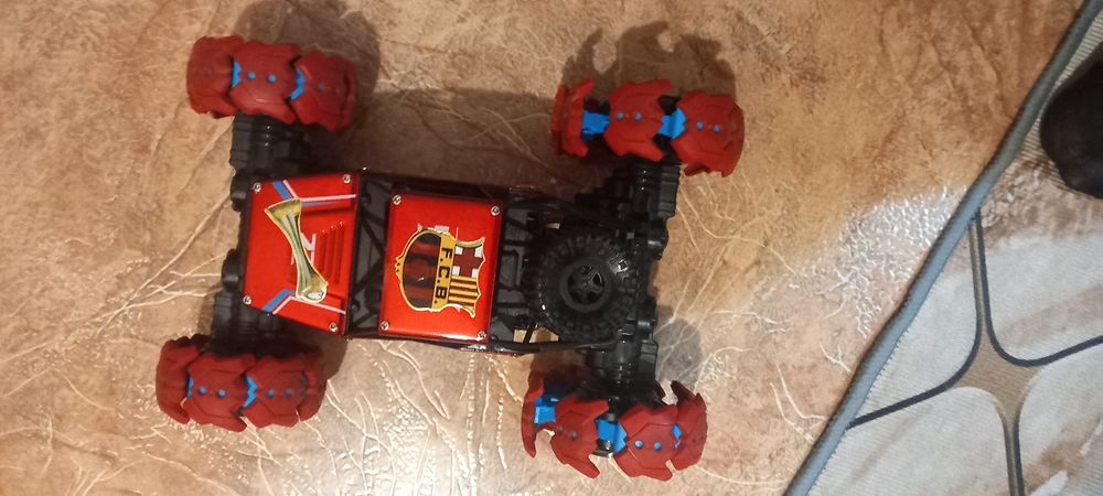 Продам машинку на пульте