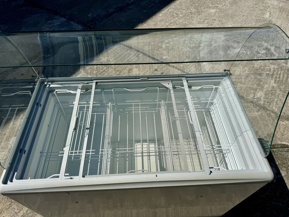 Vând vitrine înghețată la cupă/ice cream bar/stradal