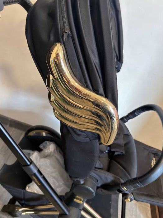 Cybex Priam Wings Jeremy Scott 3in1 Travel System-Black