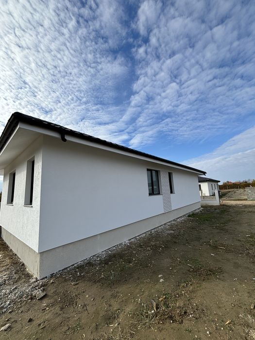 Casă modernă de vânzare
