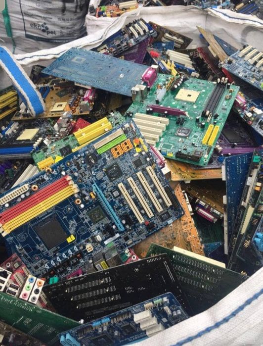 Принимаем микросхемы платы