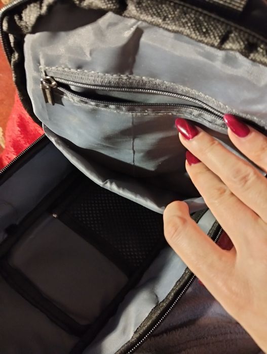 Geanta utila, multe compartimente