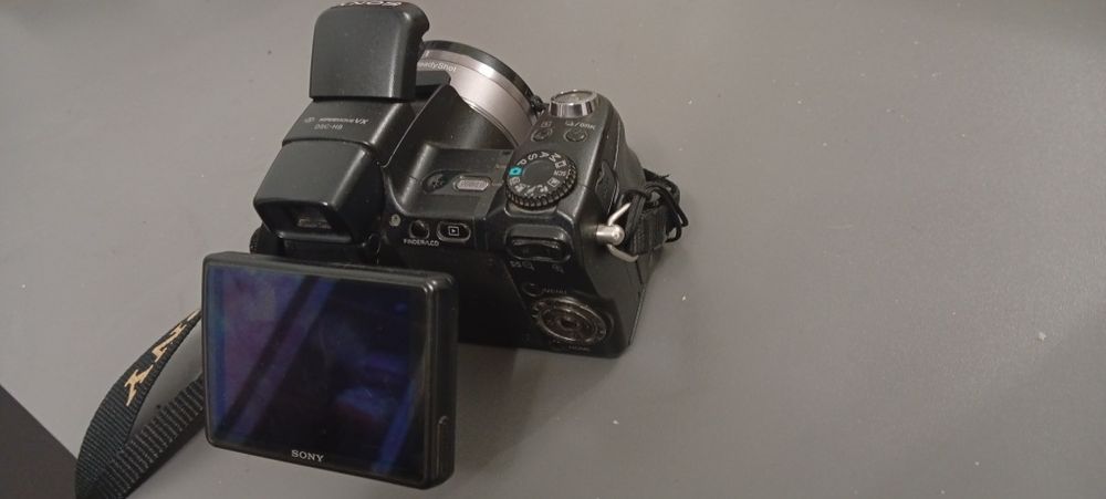 Продам фотоопарат срочно!