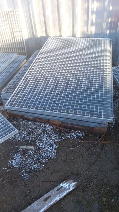 Grătare zincate la diferite dimensiuni debitam la dimensiunea dorită d