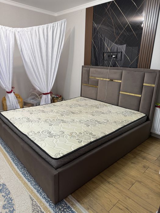 Кровать почти новый