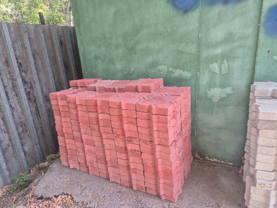 Брусчатка, красная-белая