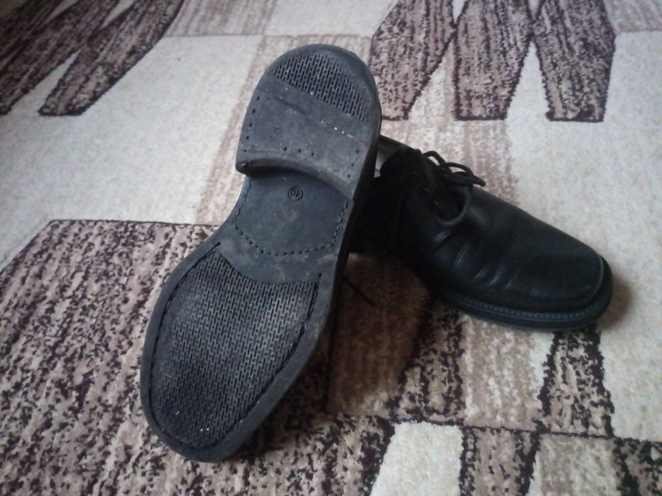 Vând pantofi piele