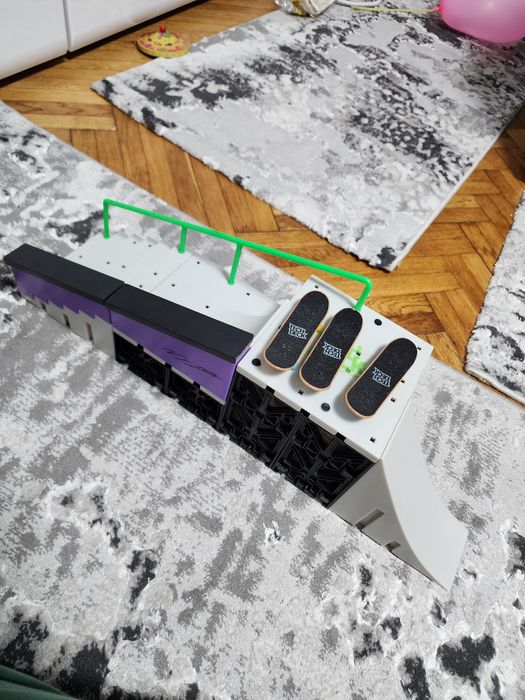 Rampa teck deck cu 3 skatere