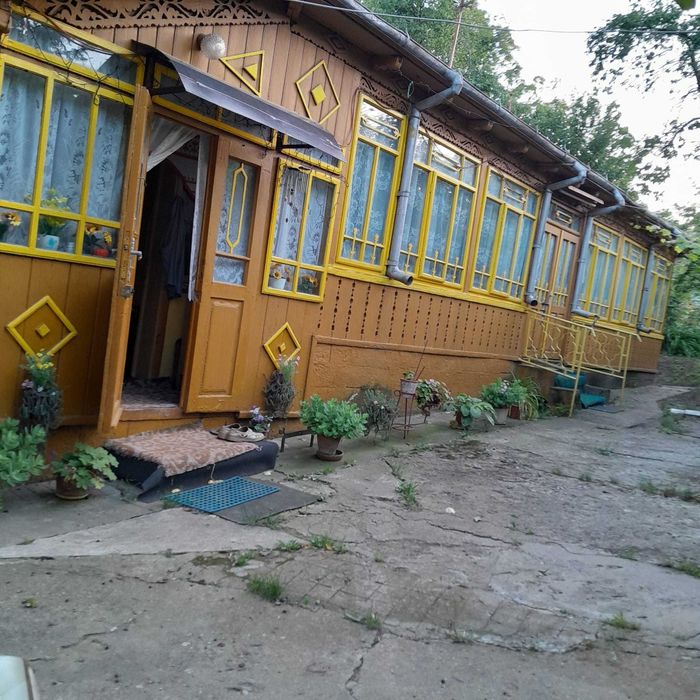 Casă bătrânească de vânzare + 6700 mp Cozia, jud. Iași