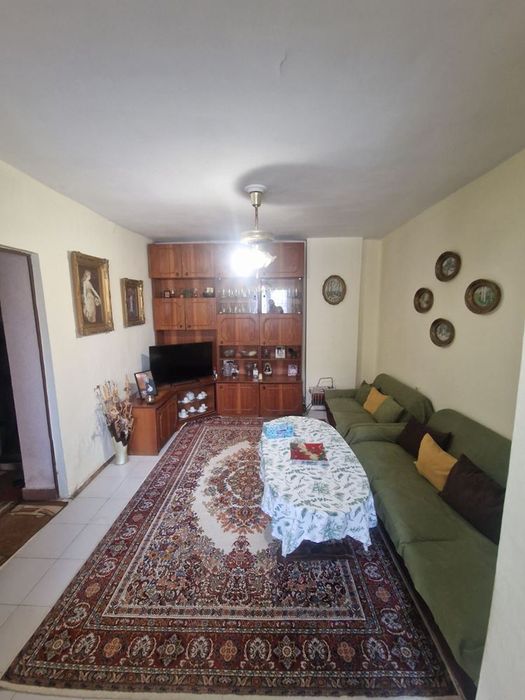 Двуетажна къща в кв. Княжево! До Витоша!