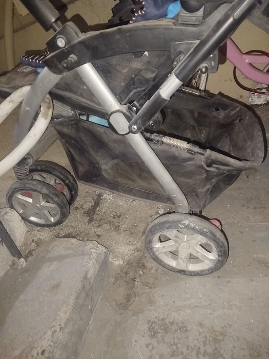 Продаётся коляска в хорошем состоянии, целая
