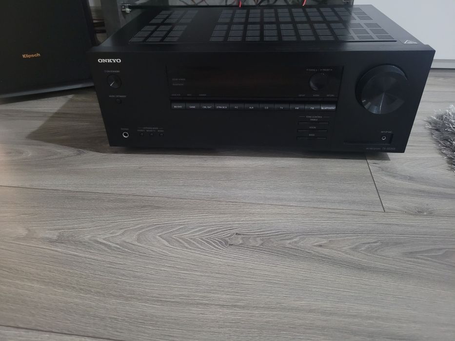 Vind amplificator Onkyo Tx SR 393 sau schimb  cu streamer audio