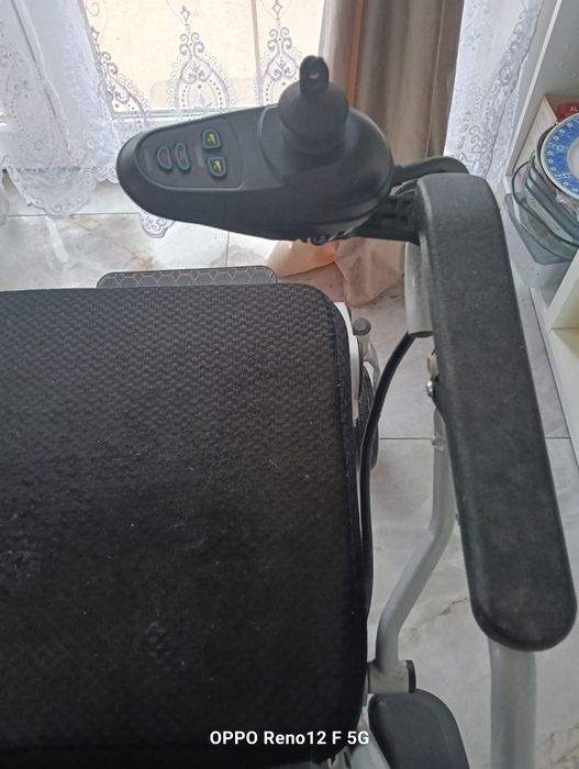Căruț electric persoane cu dizabilități