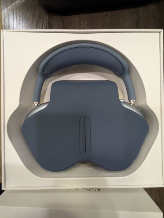 AirPods Max with Smart Case