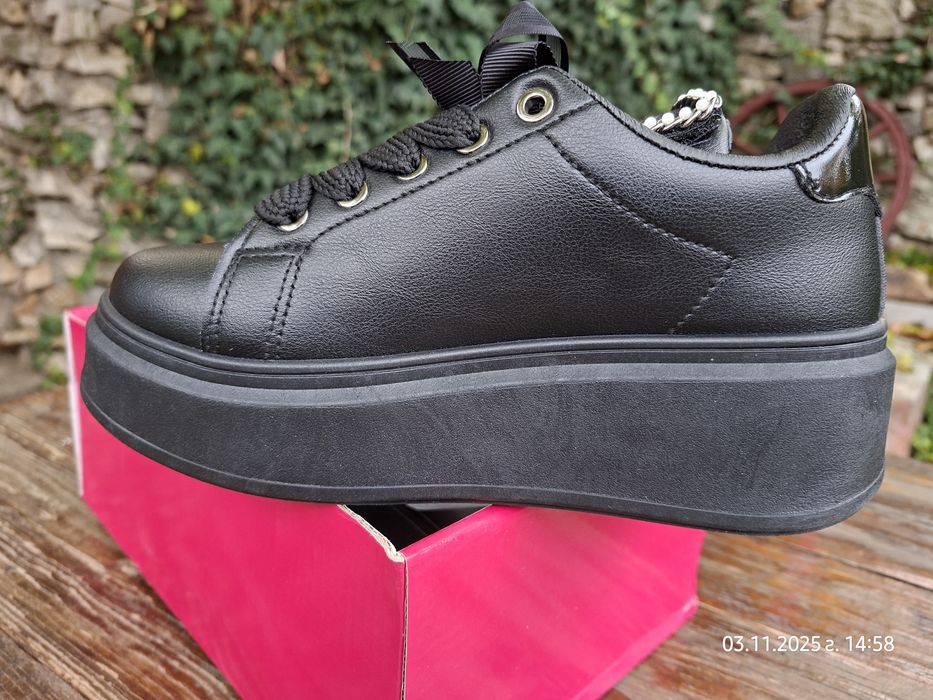 Дамски черни обувки