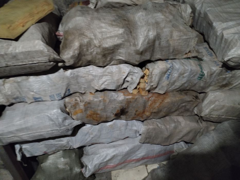 Дрова в больших мешках