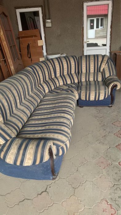 Двери, диван , шкафы и униза