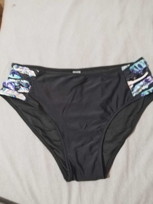 Голям бански с меки чашки