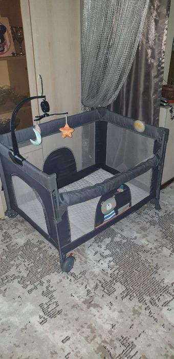 Кроватка-манеж дестская.