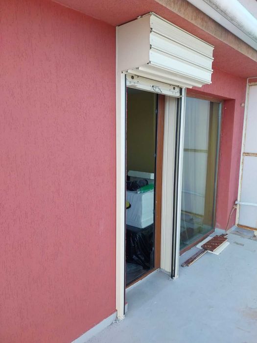 Ролетна охранителна щора за врата