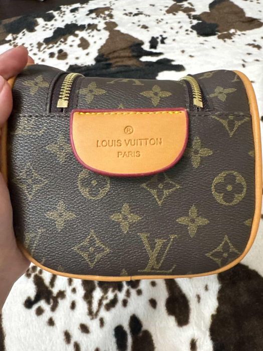 Продам красивую косметичку 2-в-1