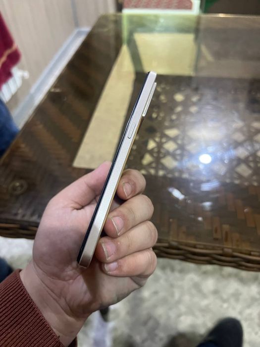 Oppo reno 7  satiladi obmen bar