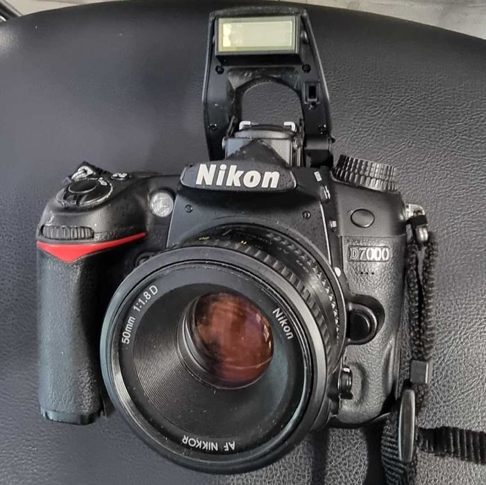 Фотоапарат Nikon D7000 с обектив Nikon AF Nikkor 50mm f/1.8D