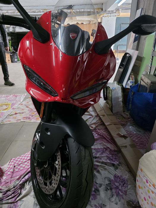 Ducati V2 2025,1280km,4 ani garanție, 16000 euro