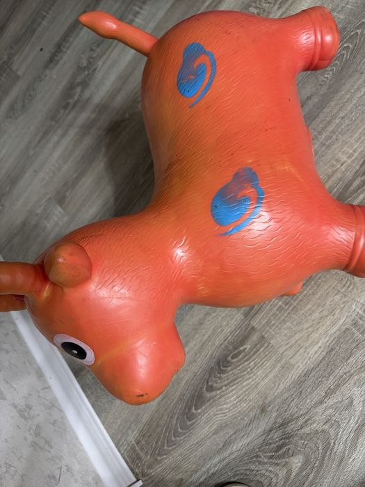 Продам игрушку  коровку 2000