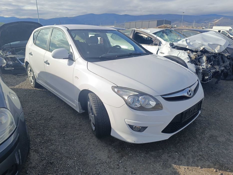 На части! Hyundai i30 1.6i