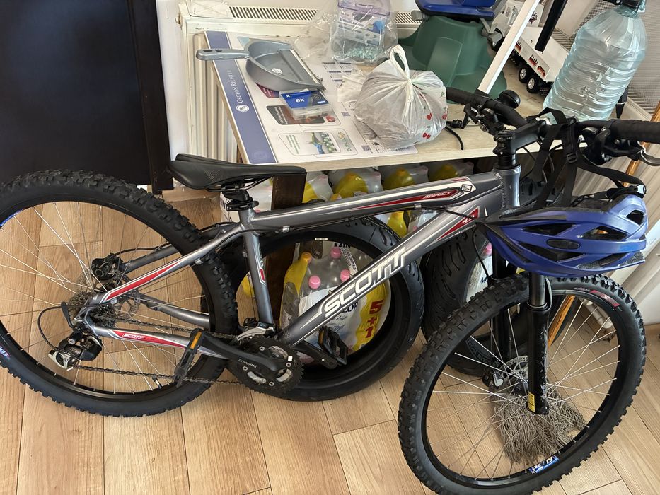 Vand doua bicivlete Cannodale si Scott