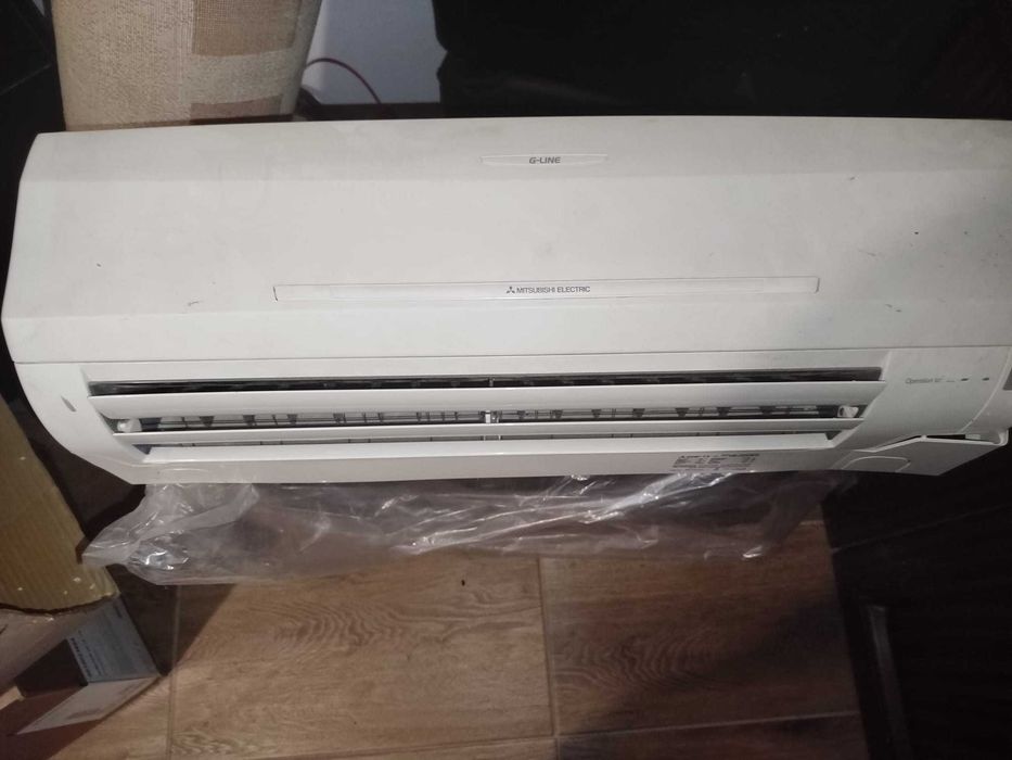 Aer conditionat Mitsubishi 12 000 Btu cu unitate externa noua in perfecta stare de functionare .