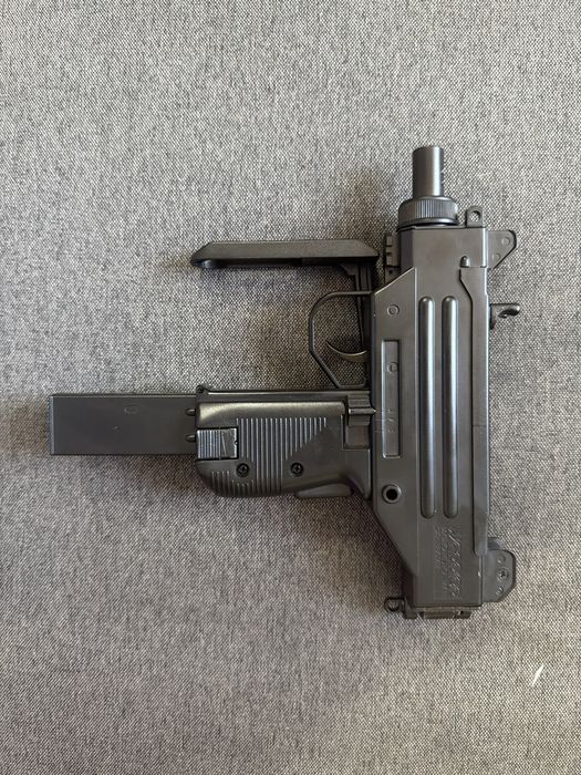 Vand mac10  pe arc in stare super buna