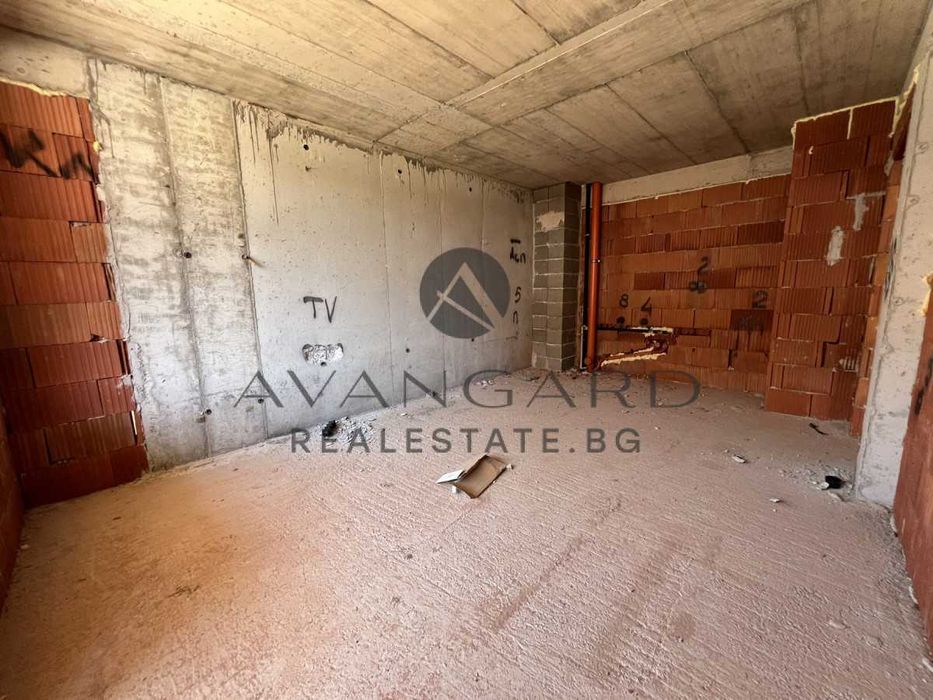 Продава се Двустаен апартамент в Пловдив, Остромила - 58 кв.м за 1379 €/кв.м - Снимка #1