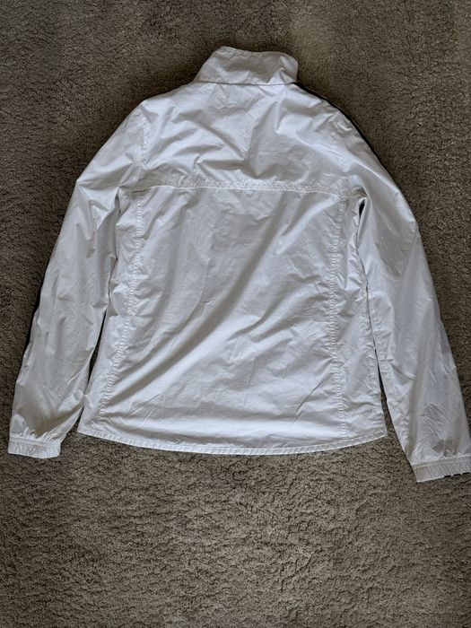 яке тип ветровка Adidas 3 Stripes