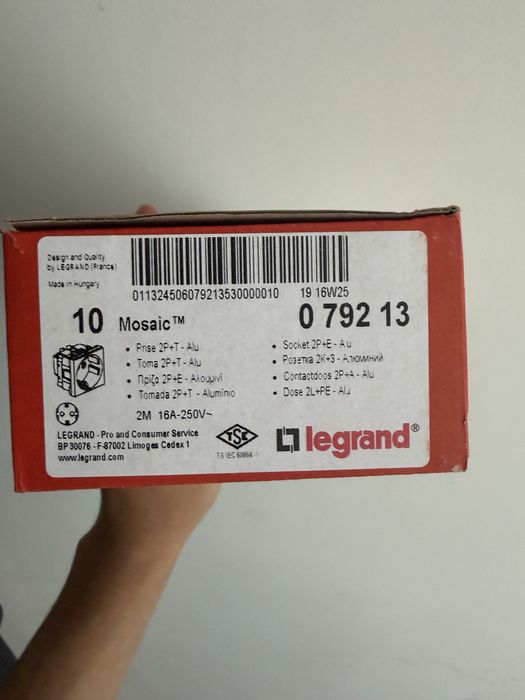 Контакти за бюро Legrand 16 Ампера