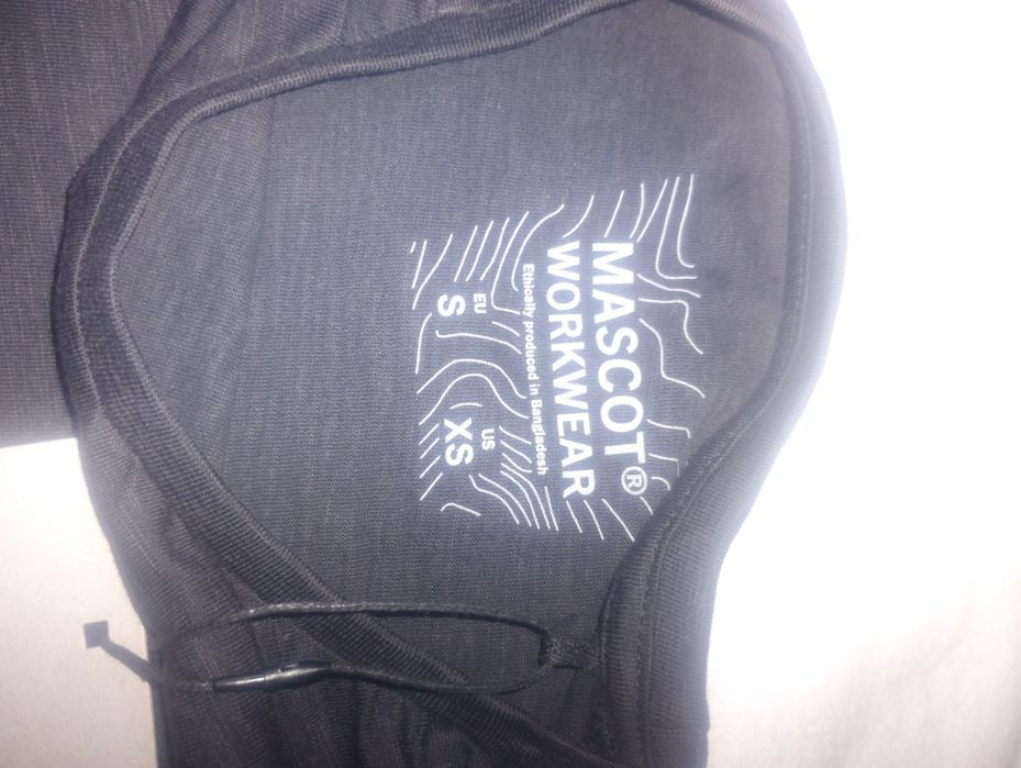 Продавам работна блуза mascot